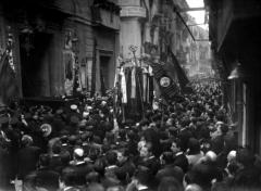 AUTOR DESCONEGUT. Processó cívica de la Senyera en els anys 1930 al carrer de la Sang. 1930. ES.462508.ADPV / Col·lecció Corbín, imatge nº 10188