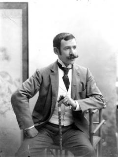ANTONIO GARCÍA. Retrat de Mariano Benlliure recolzat en un bastón.1890. ES.462508.ADPV / Col·lecció Boldún, imatge nº 07.351