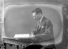 SALVADOR PASCUAL BOLDÚN. Retrato de perfil del compositor José Serrano Simeón. s.l. 1930. ES.462508.ADPV/Colección Boldún, imagen nº 07775