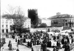 CARLOS SARTHOU CARRERES. Mercado en la plaza de un pueblo. s.l. 1910. ES.462508.ADPV/Colección Sarthou, imagen nº 00271
