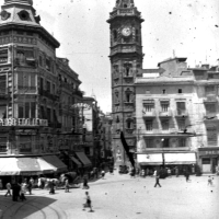AUTOR DESCONOCIDO. Vista parcial de la plaza de la Reina y la torre de Santa Catalina. Valencia. 1920. ES.462508.ADPV/Colección Ferran Belda, imagen nº 06260