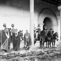 CARLOS SARTHOU CARRERES. Los reyes magos en el atrio de la ermita de Sant Feliu de Xàtiva. 1922. ES.462508.ADPV/Colección Sarthou, imagen nº 00091