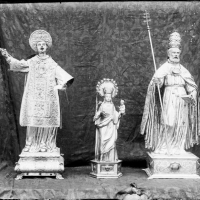 CARLOS SARTHOU CARRERES. San Félix, la Virgen de la Seo y san Pedro, en plata, del siglo XVII, de la colegiata basílica de Santa María, desaparecidos en 1936. Xàtiva. 1922. 1936ES.462508.ADPV/Colección Sarthou, imagen nº 00237