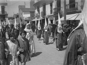 AUTOR DESCONOCIDO. Procesión de la Semana Santa Marinera en el barrio del Cabañal de Valencia. 1927. ES.462508.ADPV/Colección Ferran Belda, imagen nº 06252